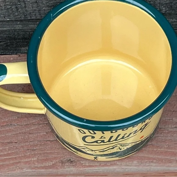 The Gentleman’s Hardware “The Outdoors Is Calling” Enamel Mug – 11 oz - Picture 6 of 7
